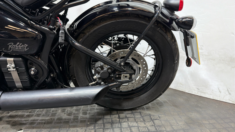 Triumph Bonneville Bobber Black